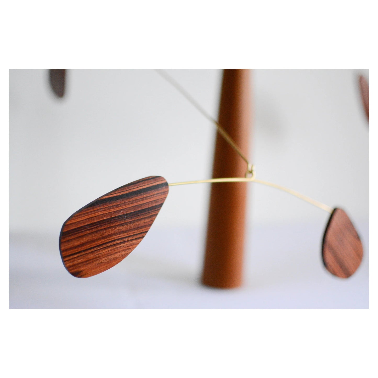 Móbile em Jacarandá - Casa Aurum