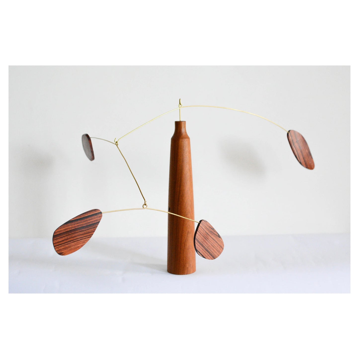 Móbile em Jacarandá - Casa Aurum